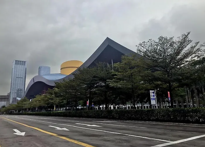 7 Days Inn Shenzhen Huaqiang Science Museum Metro Station